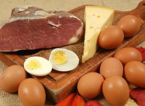 Как правильно сочетать мясо, сыр и яйца в рационе питания